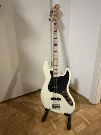 Squier Affinity Active Jazz Ba Bass guitar