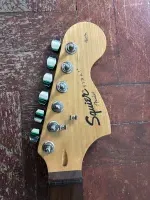 Squier Affinity 70`s nagyfejű nyak, Crafted in China 2008-as gyártás, szép állapotú, nagyon kényelmes jól beérett nyak rózsa fogólappal, a bundok nem régen voltak síkolva, eredeti gyári kulcsokkal, azonnal hadra [...]
