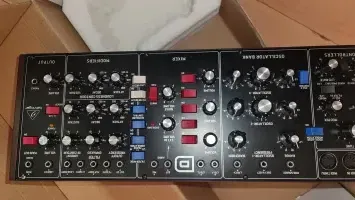Behringer Model D Szintetizátor - B Thomas [Ma, 09:06]