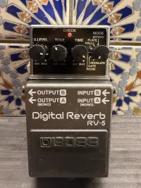 BOSS Rv-5 Effekt pedál