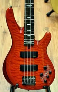 YAMAHA Keresek TRB 1004J vagy más 4 húros TRB Basszusgitár
