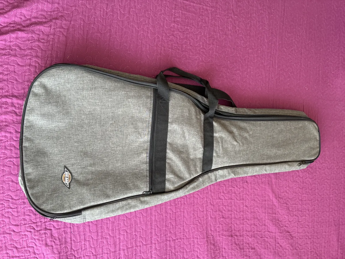 - Gigbag Gitarrehülle