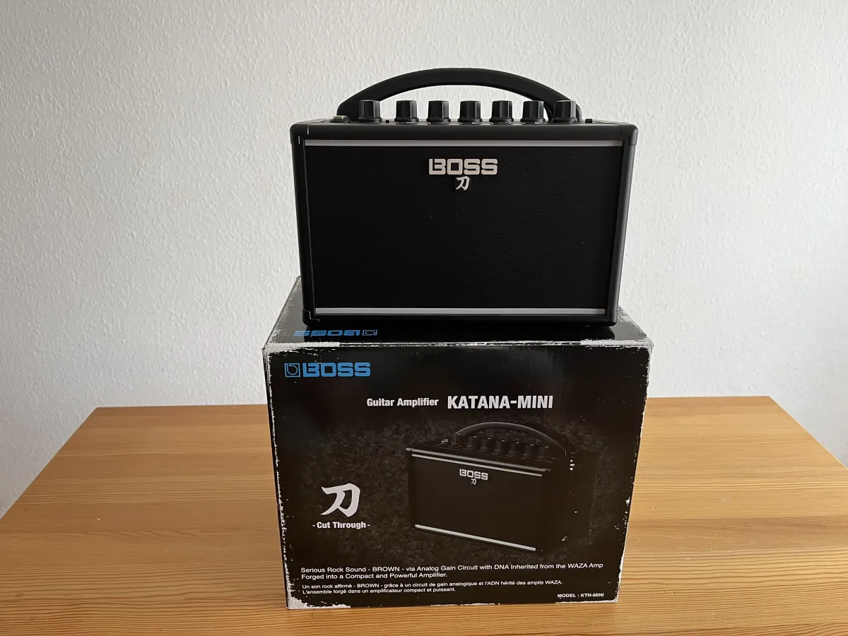 BOSS Katana mini Gitárkombó