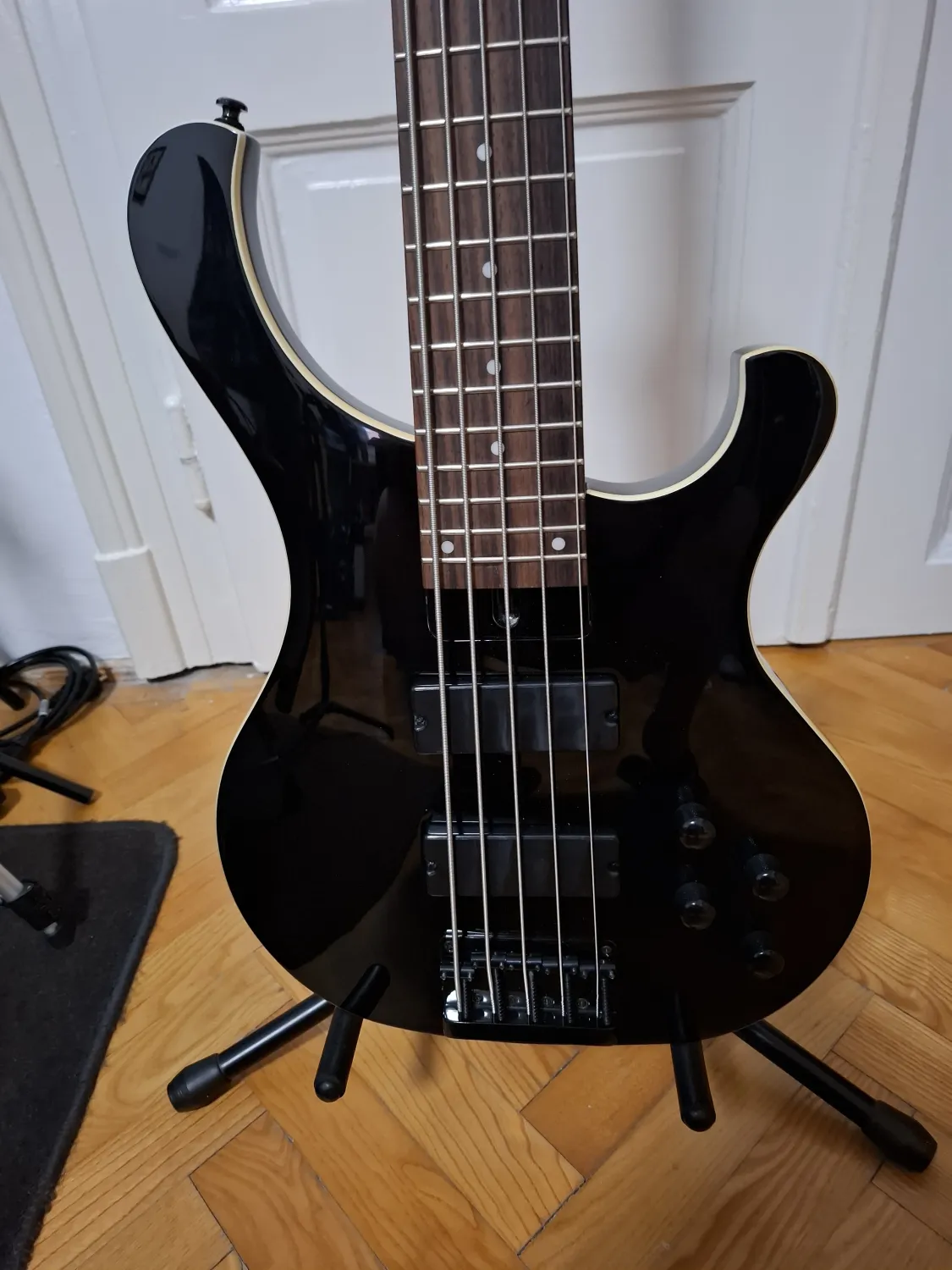 Cort T 35 5-Saiter Bass-Gitarre
