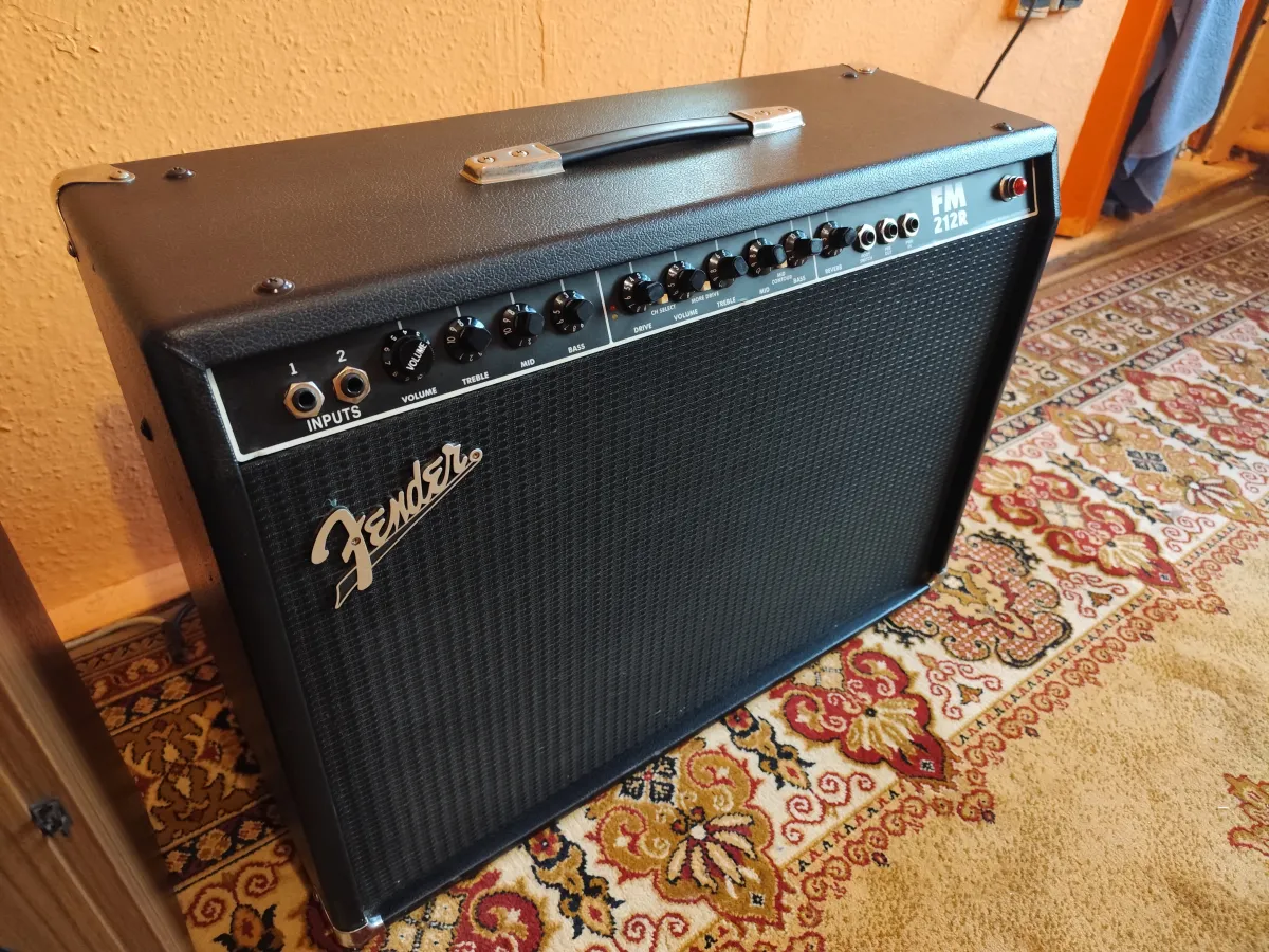 Fender FM212R Gitarrecombo