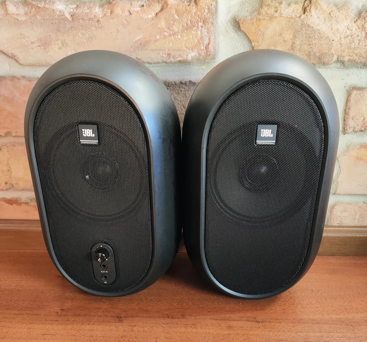 JBL ONE SERIES 104 Aktív monitor