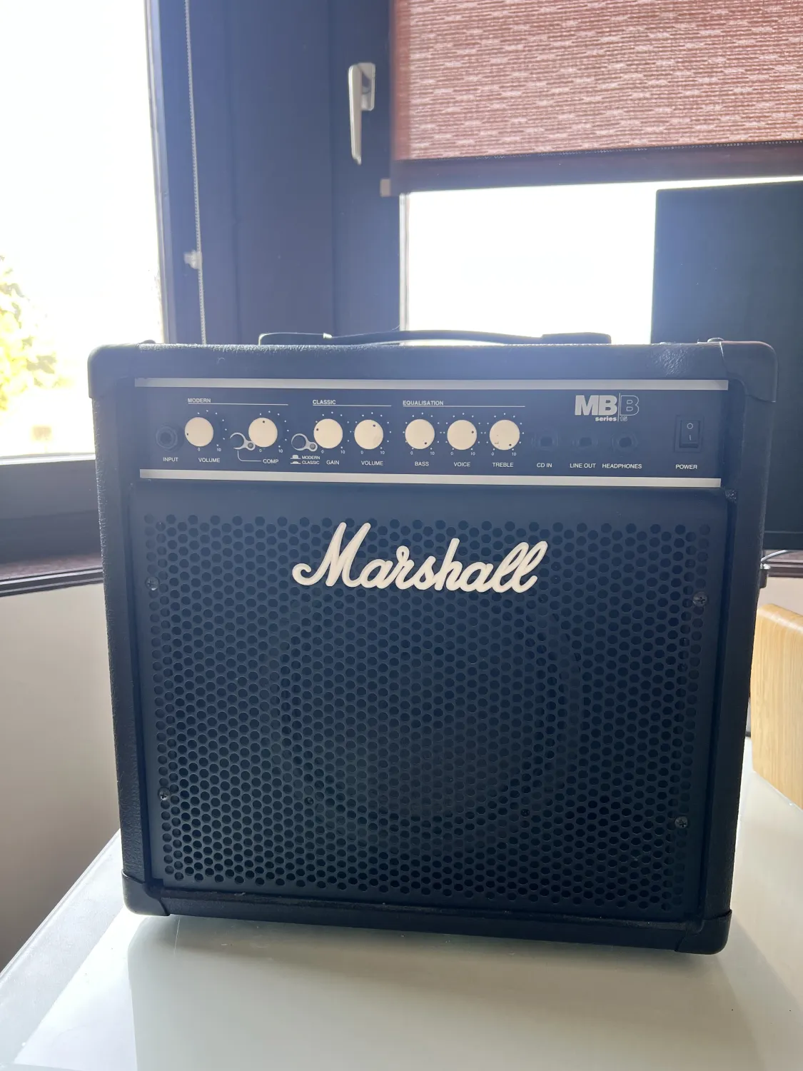 Marshall MB15 Bass guitar combo amp
