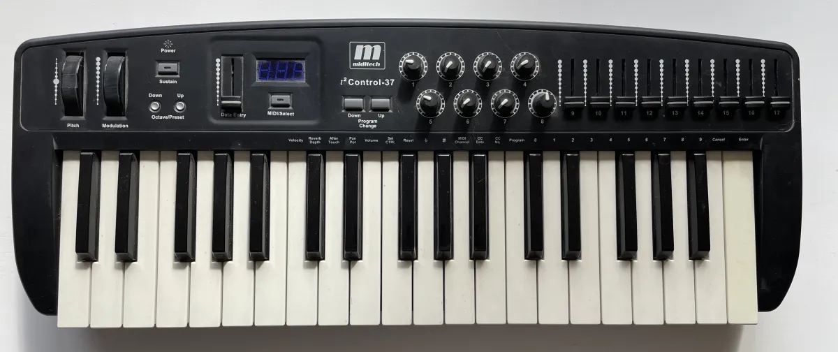 Miditech I2 Control-37 Black Edition MIDI Keyboard