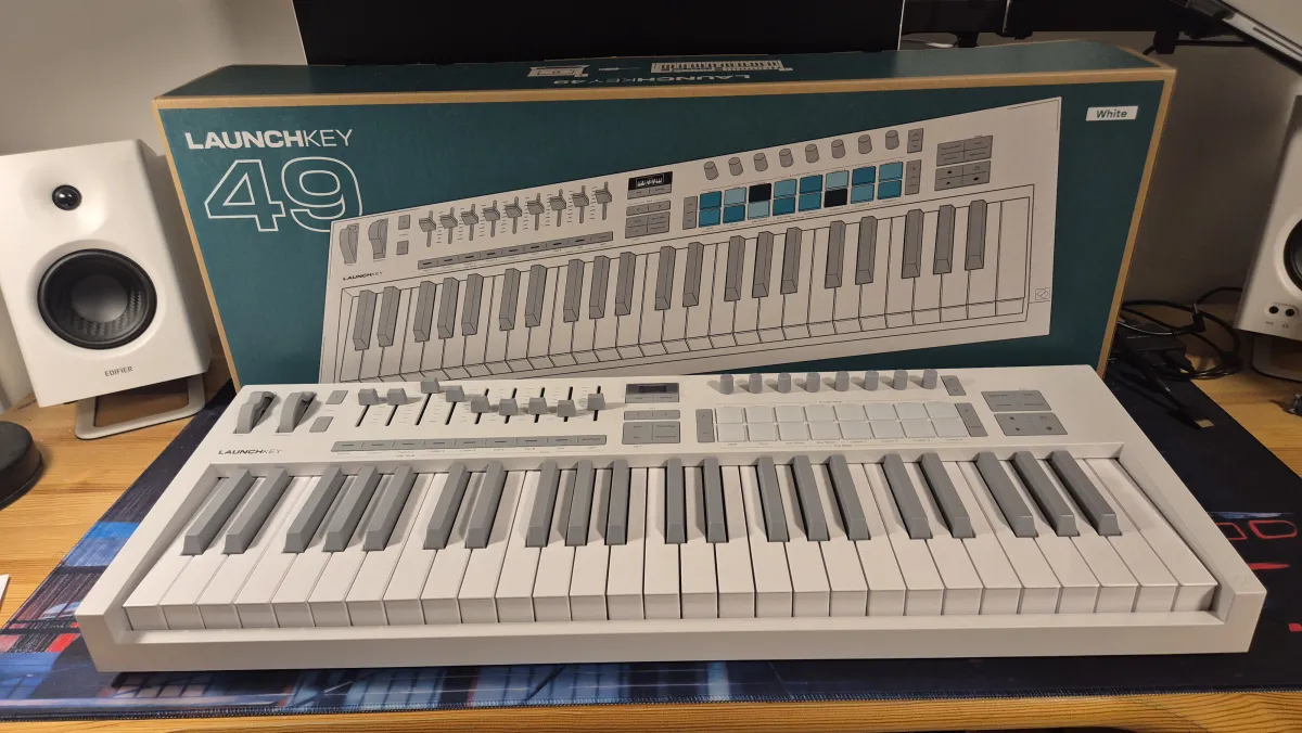 NOVATION Launchkey MK4 MIDI billentyűzet