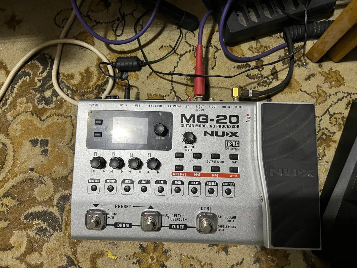Nux MG20 Multieffekt processzor