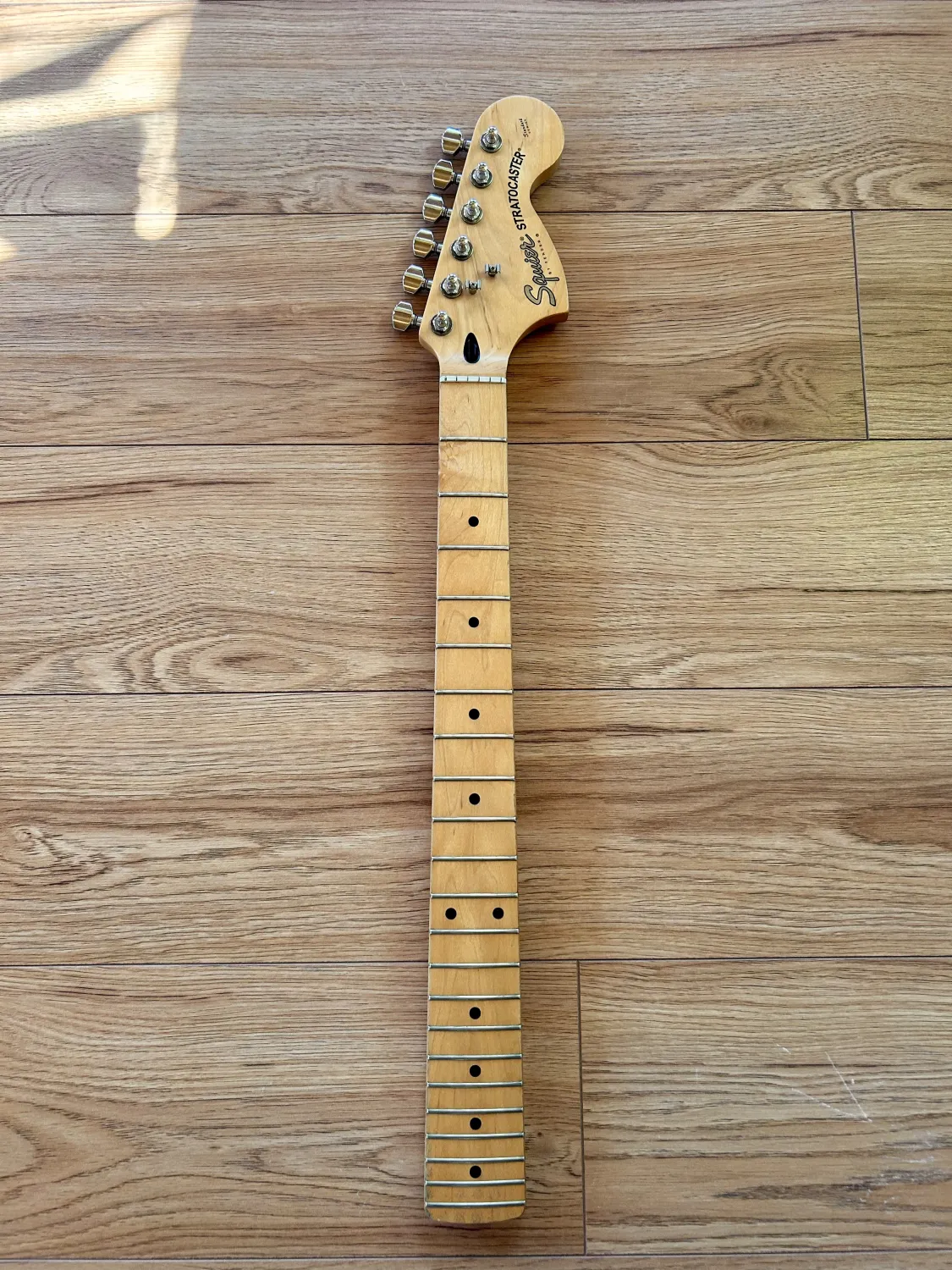 Squier Standard stratocaster Nyak
