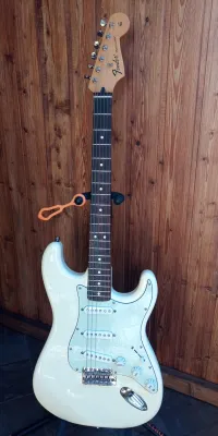 Fender Stratocaster E-Gitarre - Aramiszoli [Today, 10:18 am]