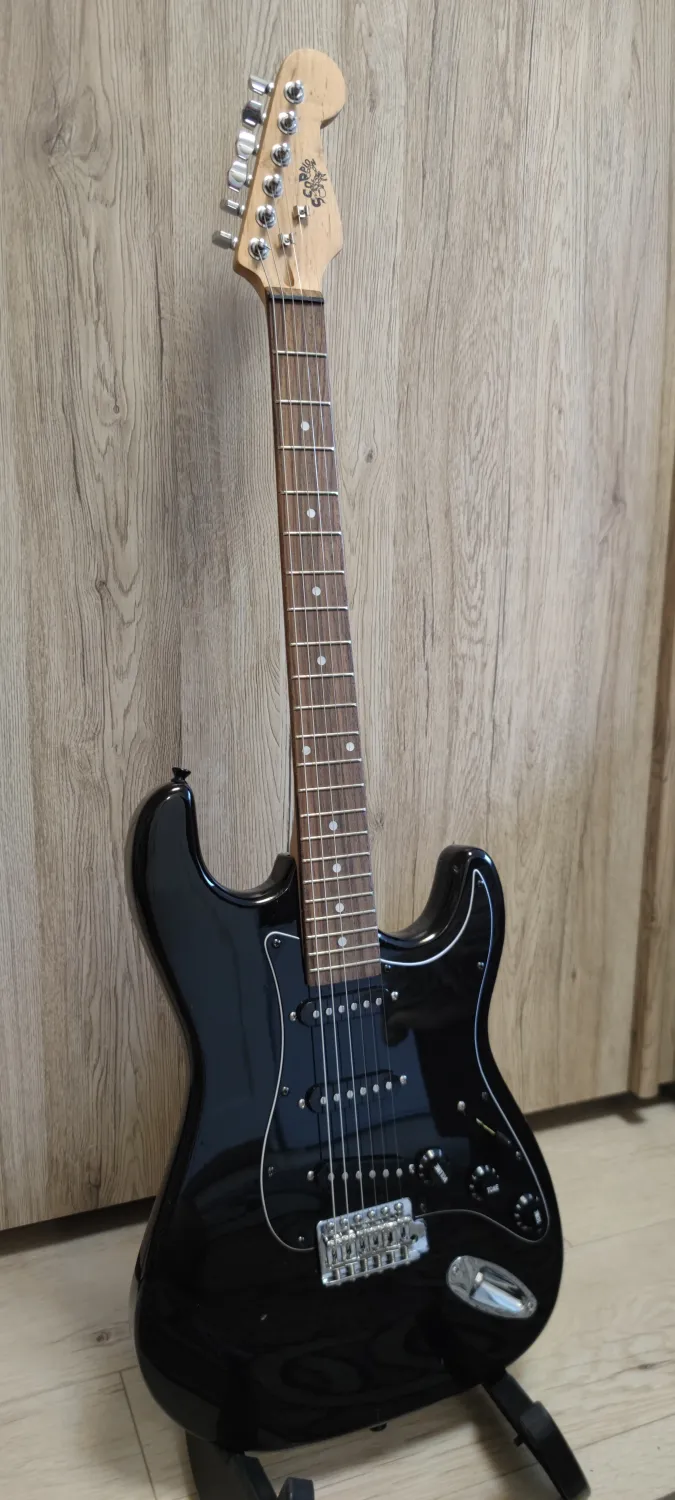 - Scorpion Stratocaster Elektromos gitár