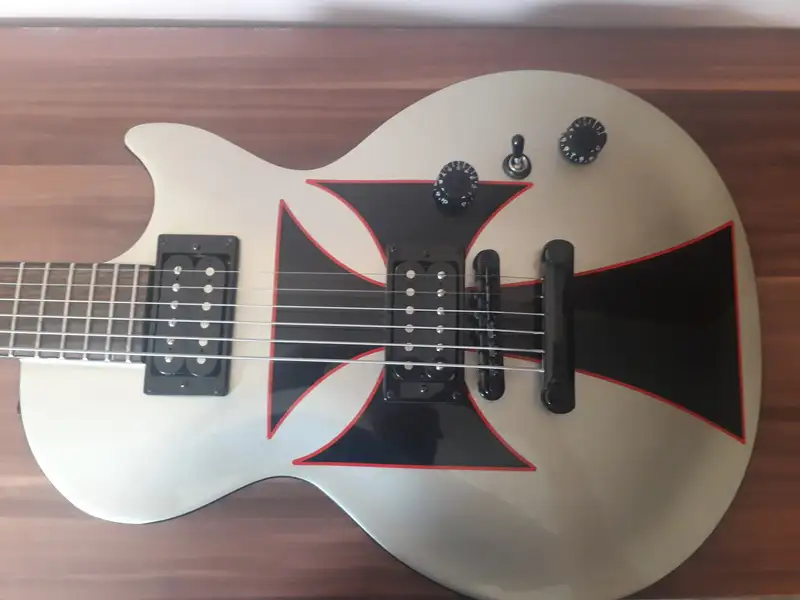 Epiphone EPIPHONE LES PAUL IRON CROSS BARITONE Elektromos gitár 120000