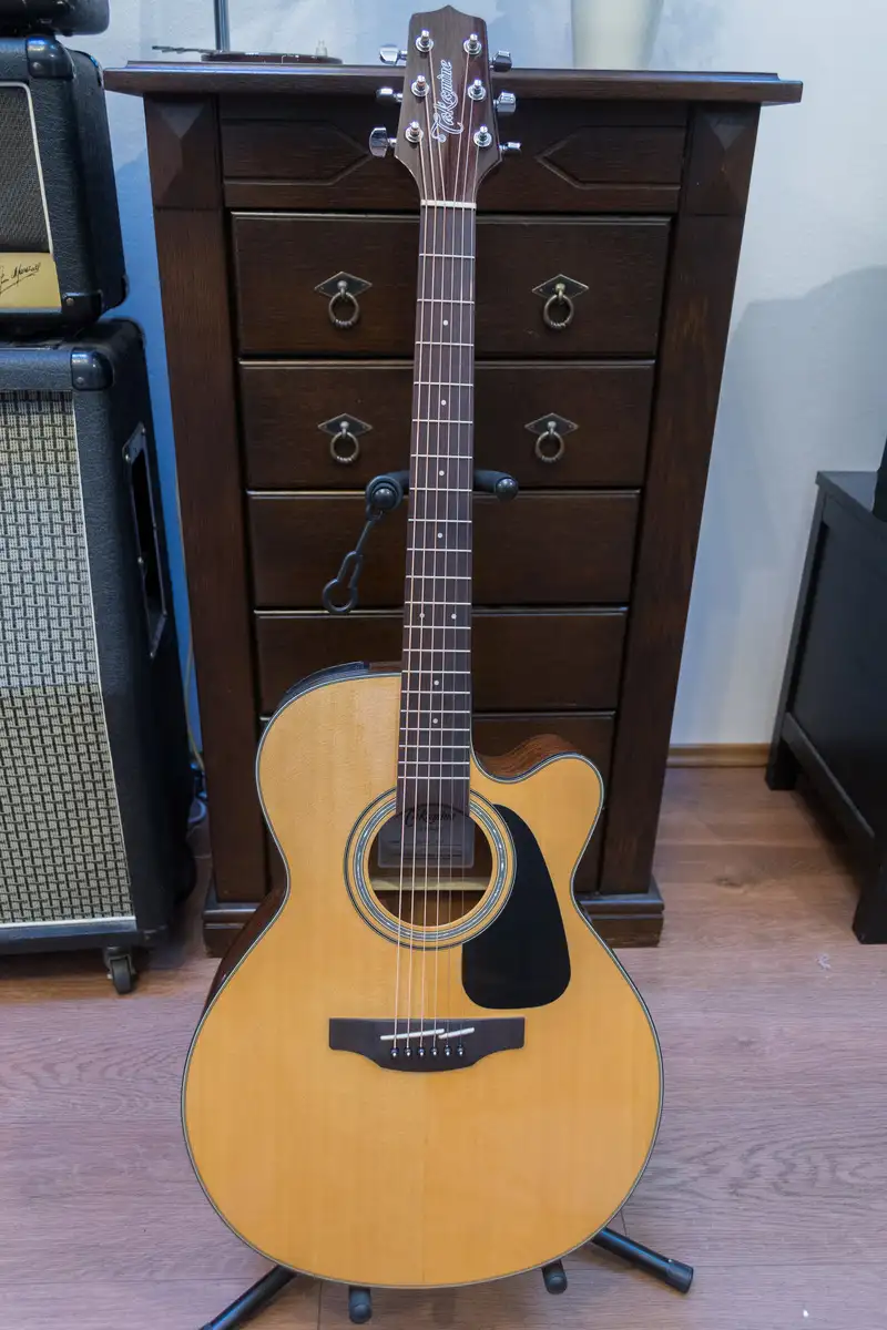 Takamine GN30CE Natural Electro-acoustic guitar
