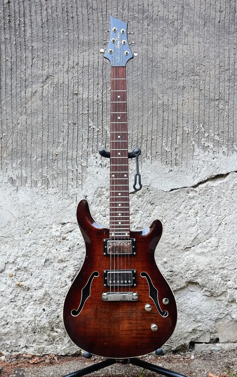 Harley Benton CST-24 Deluxe Electric guitar