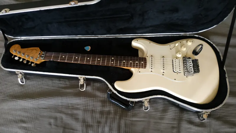 Fender Sambora Stratocaster Elektromos gitár