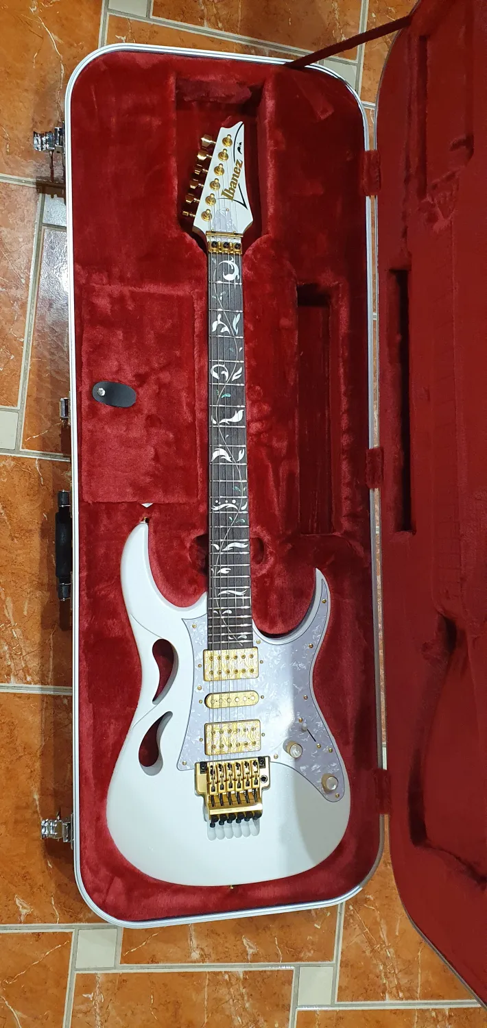 Ibanez PIA3761SLW Steve Vai Signature Elektromos gitár