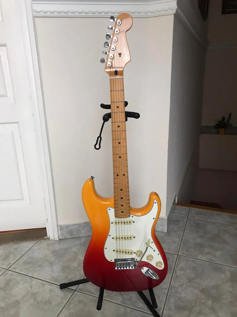 Fender Player Plus Stratocaster Tequila Sunrise Elektromos gitár