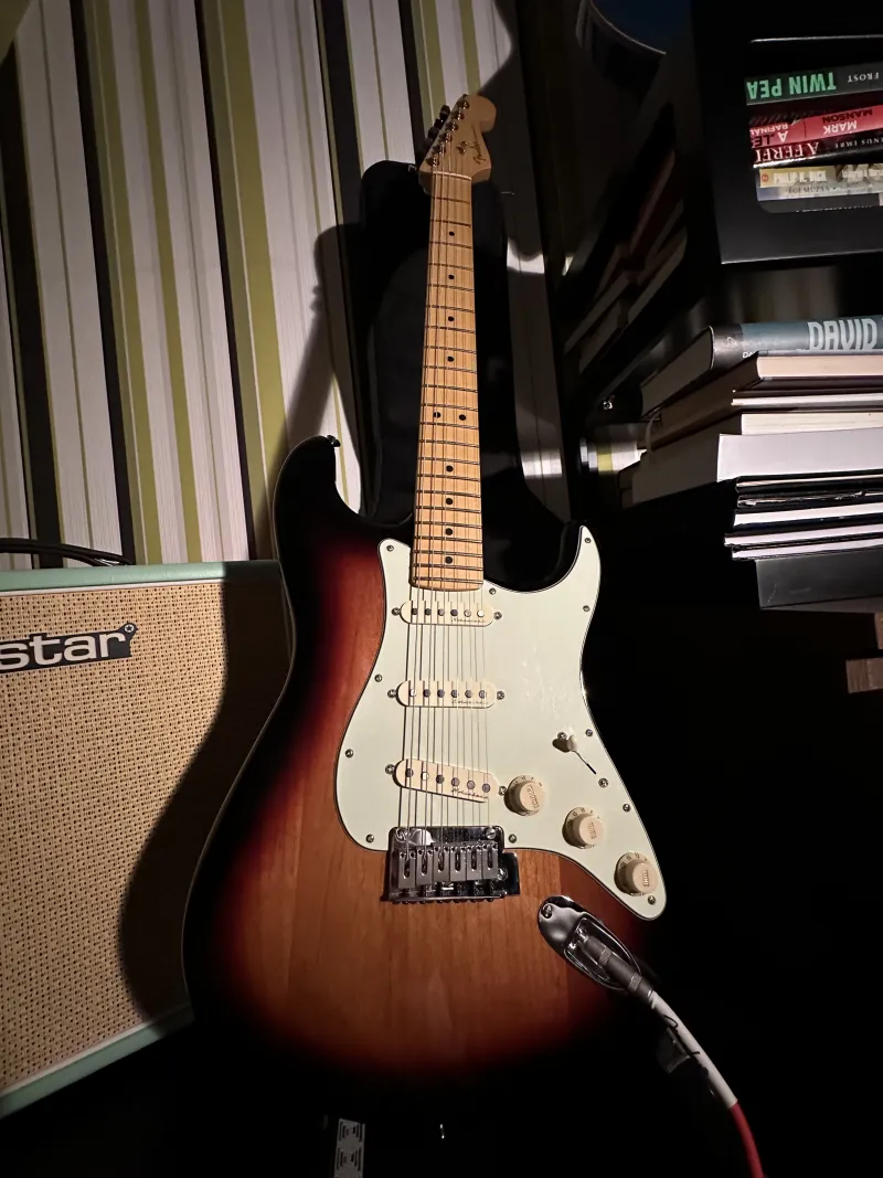 Fender Player Plus Stratocaster MN Sunburst Elektromos gitár