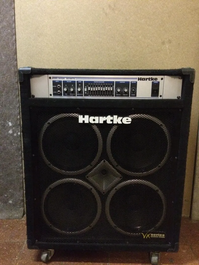 Hartke VX3500 350 wattos basszuskombó kerekekkel szerelve Bass guitar combo amp