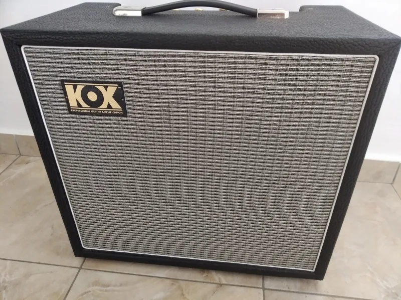 Kox F20 csöves kombó Guitar combo amp