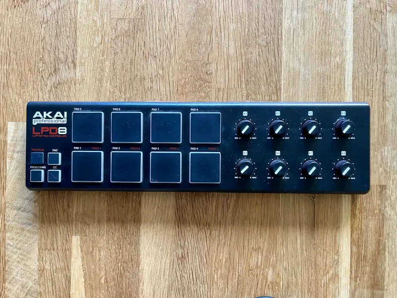 Akai LPD8 MIDI kontroller