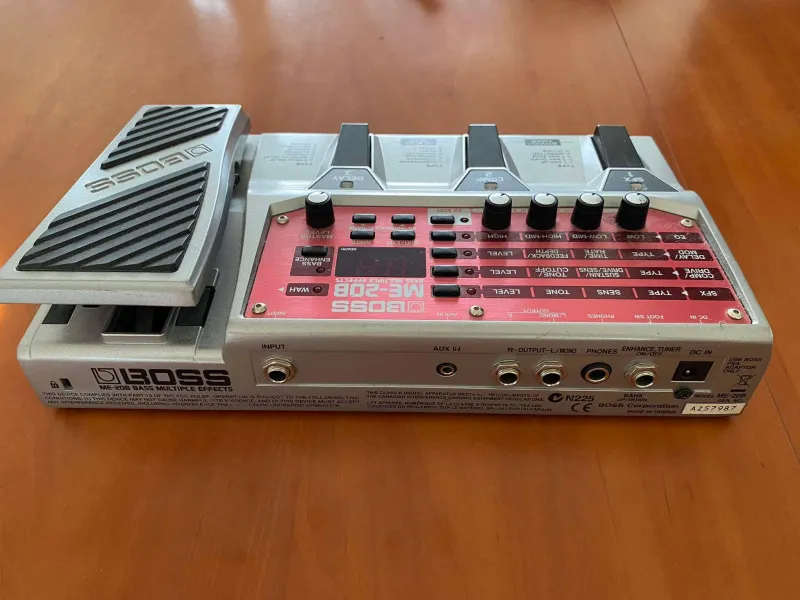 BOSS ME-20B Basszusgitár multieffekt