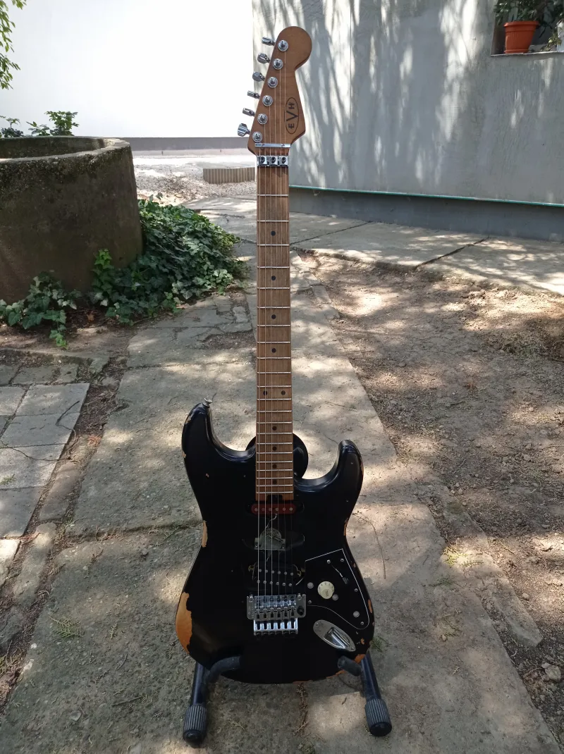 EVH Frankenstein Relic Black Elektromos gitár