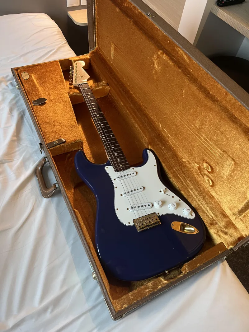 Fender Custom Shop Robert Cray Violet Stratocaster Elektromos gitár