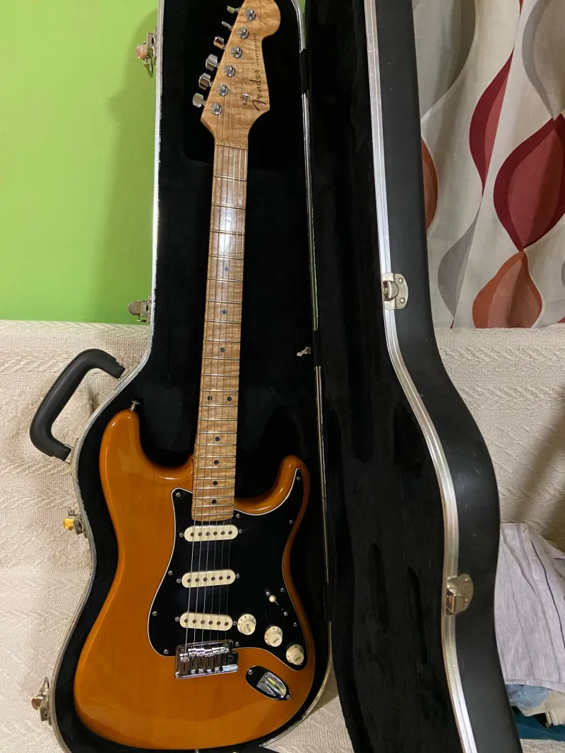 Fender Strato Elektromos gitár