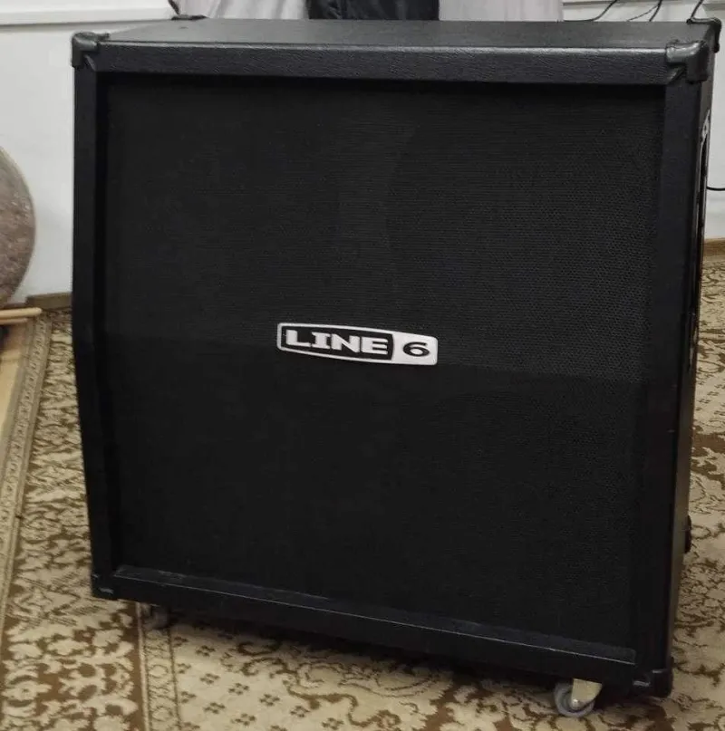 Line6 4x12 láda Gitárláda