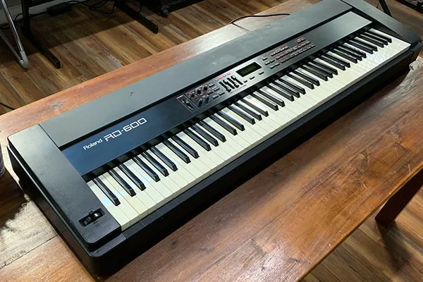 Roland RD-600 Digitális zongora