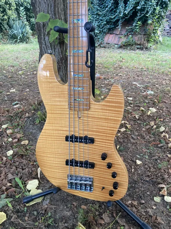 Sire Marcus Miller V10 Basszusgitár 5 húros