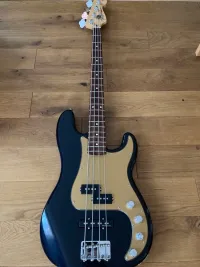 Fender Deluxe Active Precision Basszusgitár