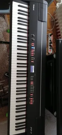 Roland FP 7 Digitális zongora