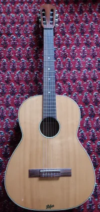 Höfner 44 solid wood Guitarra clásica - Pocsai László [May 2, 2024, 8:57 pm]