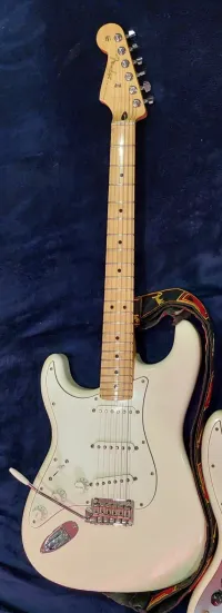 Fender  Ľavá elektrická gitara - Gáti Sándor [May 17, 2024, 5:36 pm]
