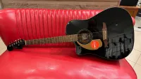 Fender  Balkezes elektroakusztikus gitár