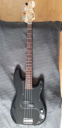 Squier Affinity P-Bass Bass Gitarre - pzb [June 4, 2024, 1:57 pm]