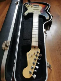 Fender Stratocaster Deluxe Guitarra eléctrica - Roger Mooer [June 8, 2024, 10:44 pm]