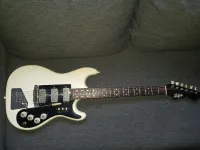 Höfner 173 Solidbody Black & White Vinyl Electric guitar - VARGA EVELIN [June 8, 2024, 8:34 am]