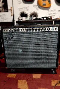 Fender Twin Reverb Guitar combo amp - Bluesy [May 16, 2024, 2:23 pm]