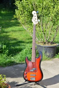 Squier Precision PJ standard  LeftHand Bass Gitarre - SÁrpi [May 11, 2024, 7:14 am]