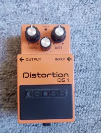 BOSS DS-1 Pedal de efecto - Balogh Imi [August 6, 2024, 8:26 pm]