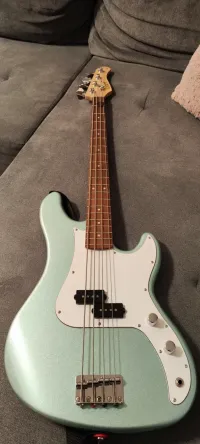 Cort GB54P Bass Gitarre - DirtyFrank [September 9, 2024, 3:26 pm]