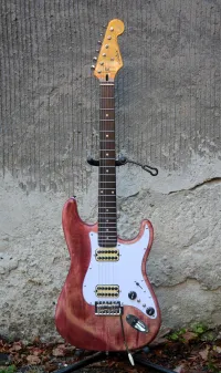 Egyedi készítésű Stratocaster E-Gitarre - Hurtu [September 21, 2024, 6:29 pm]