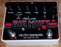 Electro Harmonix Deluxe Big Muff Pi Effect pedal - haine [June 10, 2024, 9:40 pm]
