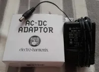 Electro Harmonix Electro Harmonix EHX adapter EU9.6DC-200 Adaptador - haine [August 7, 2024, 2:03 pm]