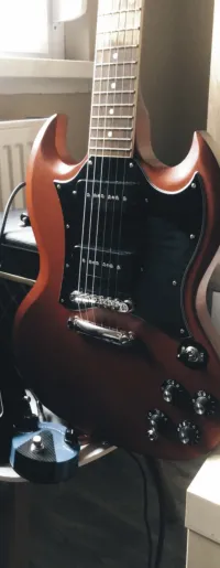 Epiphone SG Classic Worn Cherry Elektrická gitara - Szabolcs K [September 19, 2024, 9:21 am]